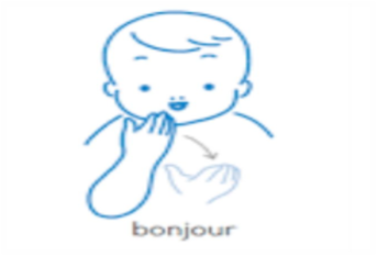 Bébé disant bonjour avec la main