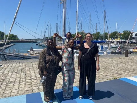 Ensemble sur le port de la Rochelle